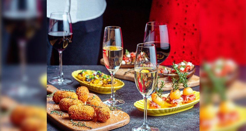 Complimentary Mocktail with Lunch / Dinner 